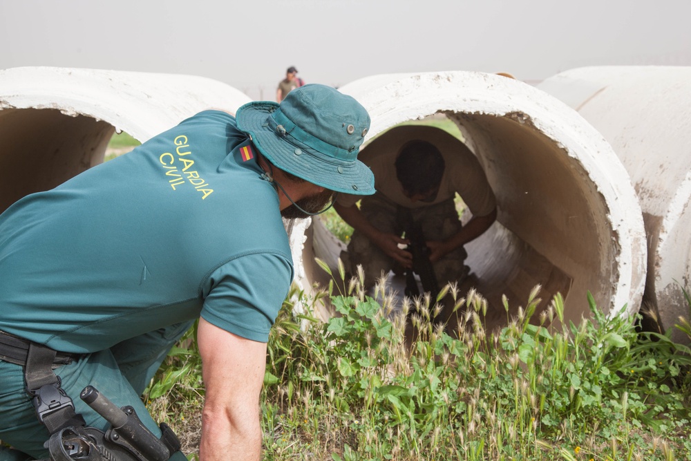 Border Guard runs obstacle course