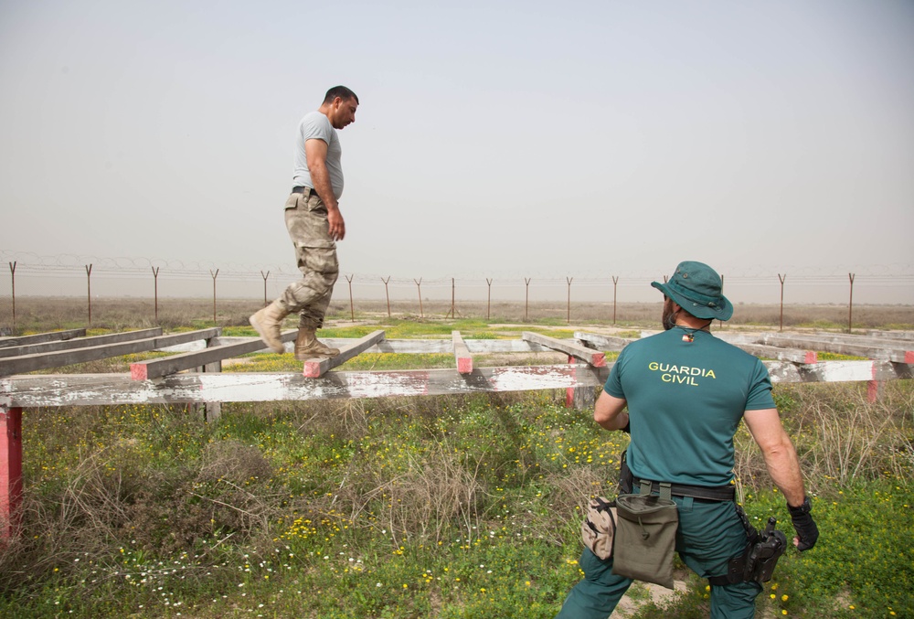 Border Guard runs obstacle course