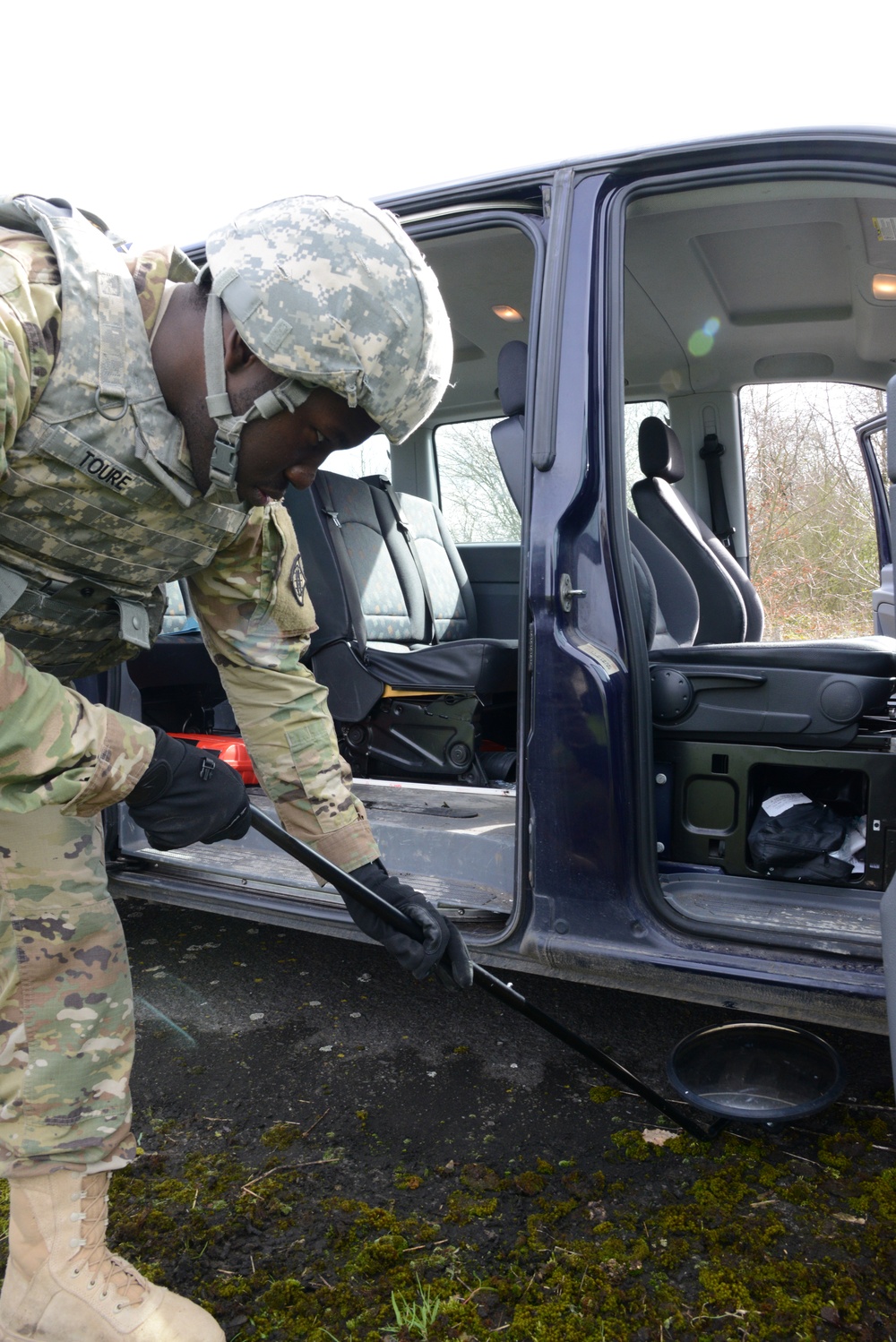 39th Signal Bn Entry Control Point Searching Vehicle exercise
