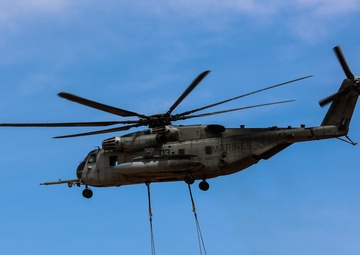 Stop, drop and rope: Marines conduct external lifts, fast roping during WTI 2-17