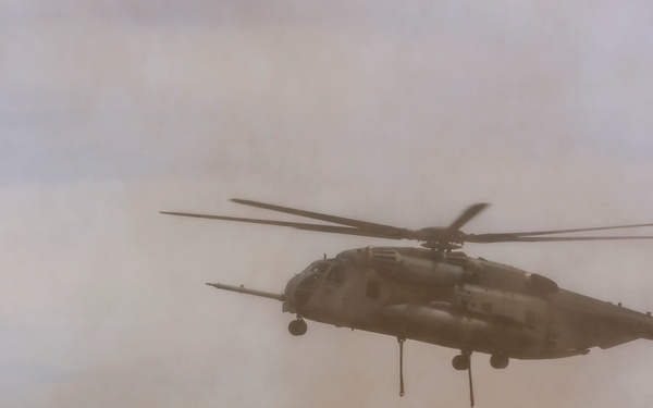 Stop, drop and rope: Marines conduct external lifts, fast roping during WTI 2-17