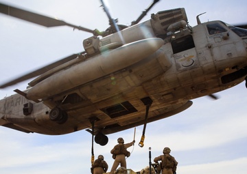 Stop, drop and rope: Marines conduct external lifts, fast roping during WTI 2-17