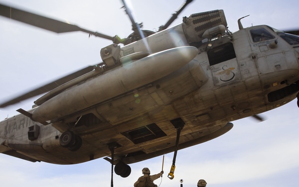 Stop, drop and rope: Marines conduct external lifts, fast roping during WTI 2-17