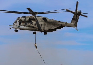 Stop, drop and rope: Marines conduct external lifts, fast roping during WTI 2-17
