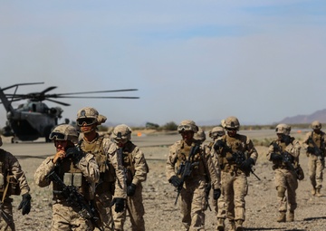 Stop, drop and rope: Marines conduct external lifts, fast roping during WTI 2-17