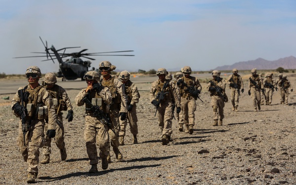 Stop, drop and rope: Marines conduct external lifts, fast roping during WTI 2-17