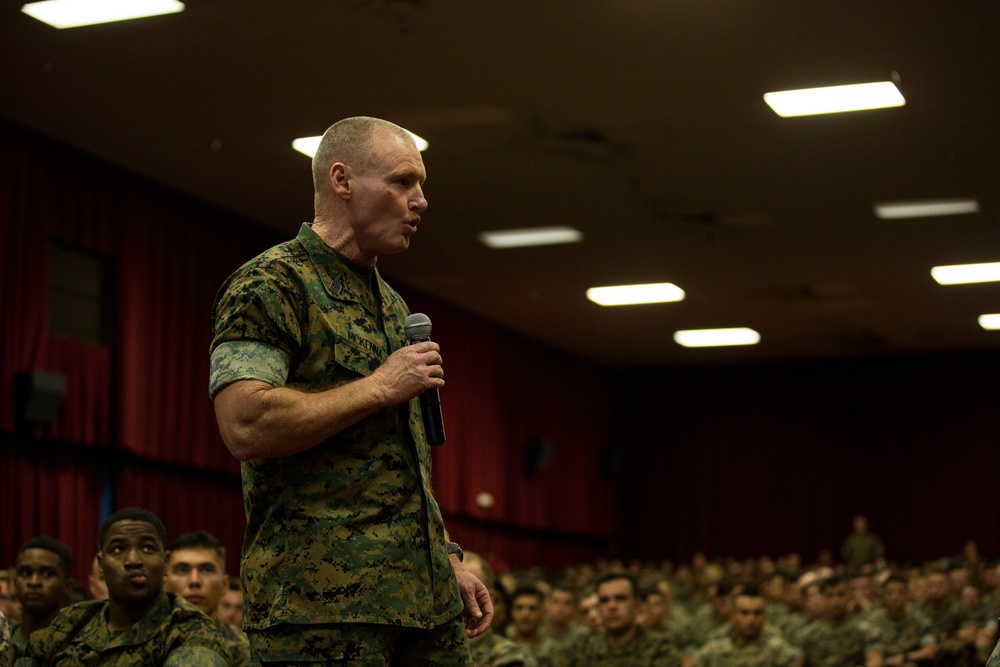 MARFORPAC leadership brief Marines