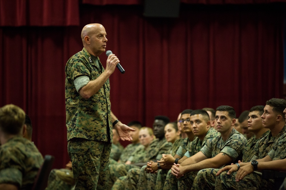 DVIDS - Images - MARFORPAC leadership brief Marines [Image 2 of 4]