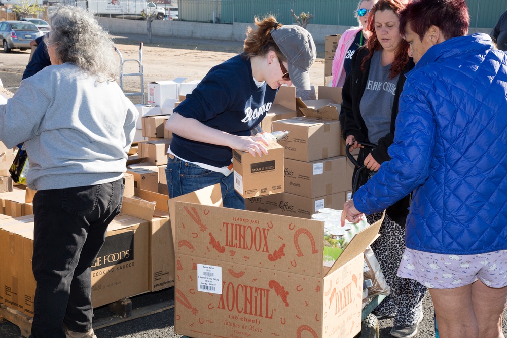 Charity supplies food for military and Barstow residents