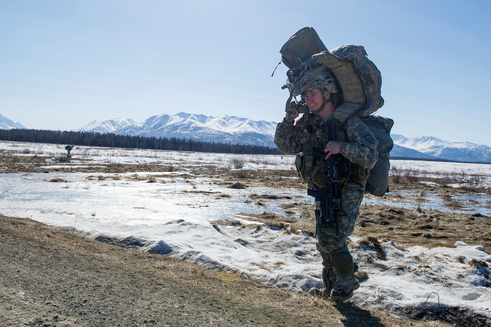 '1 Geronimo' paratroopers conduct airborne training