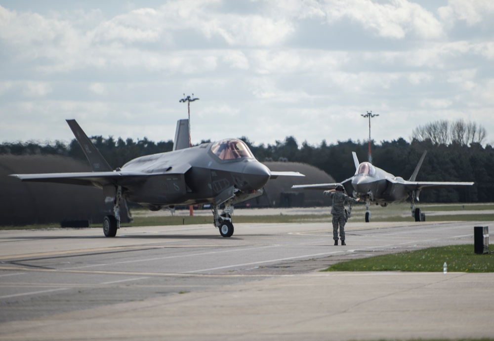 DVIDS - Images - F-35 deploys to Europe for the first time [Image 3 of 3]