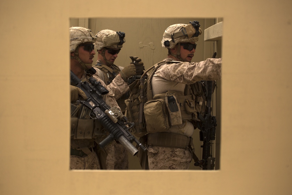 24th MEU Marines conduct mock patrols