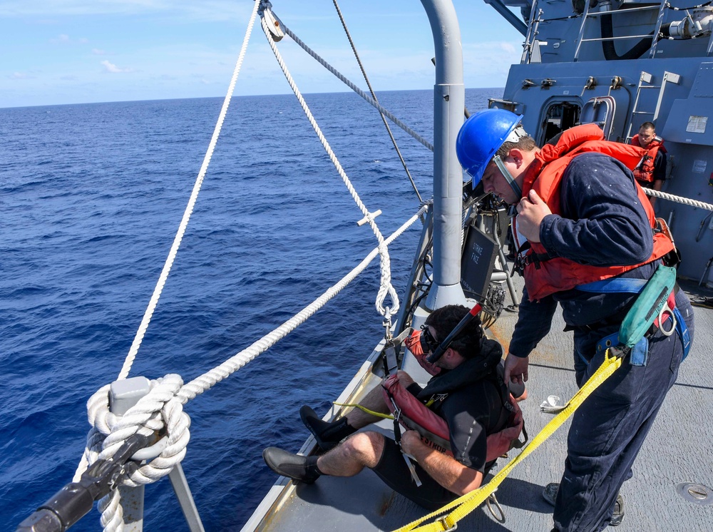 USS Wayne E. Meyer Sailors Conduct Seamanship Training Team Drill