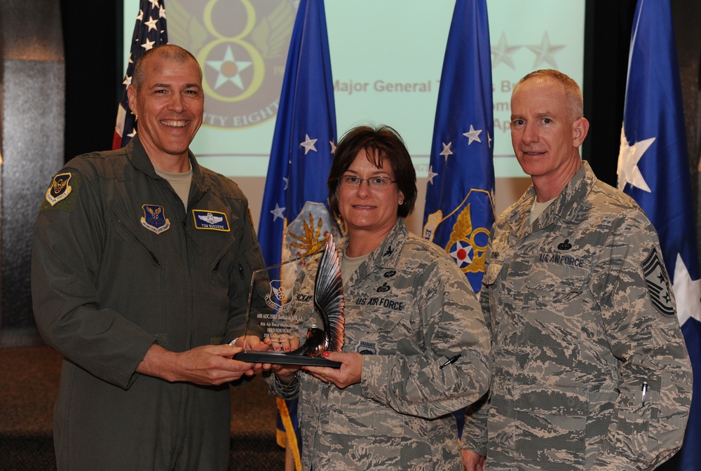 8 AF commander addresses HQ Airmen