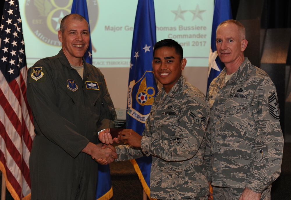 8 AF commander addresses HQ Airmen