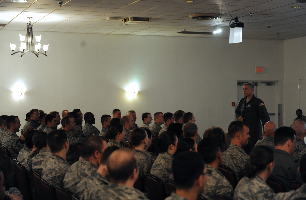 8 AF commander addresses HQ Airmen