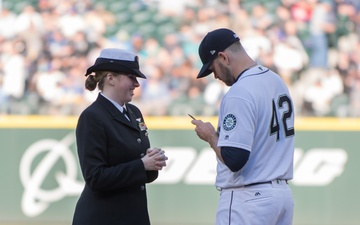DVIDS - Images - Seattle Mariners Salute the Armed Forces Night [Image 1 of  10]