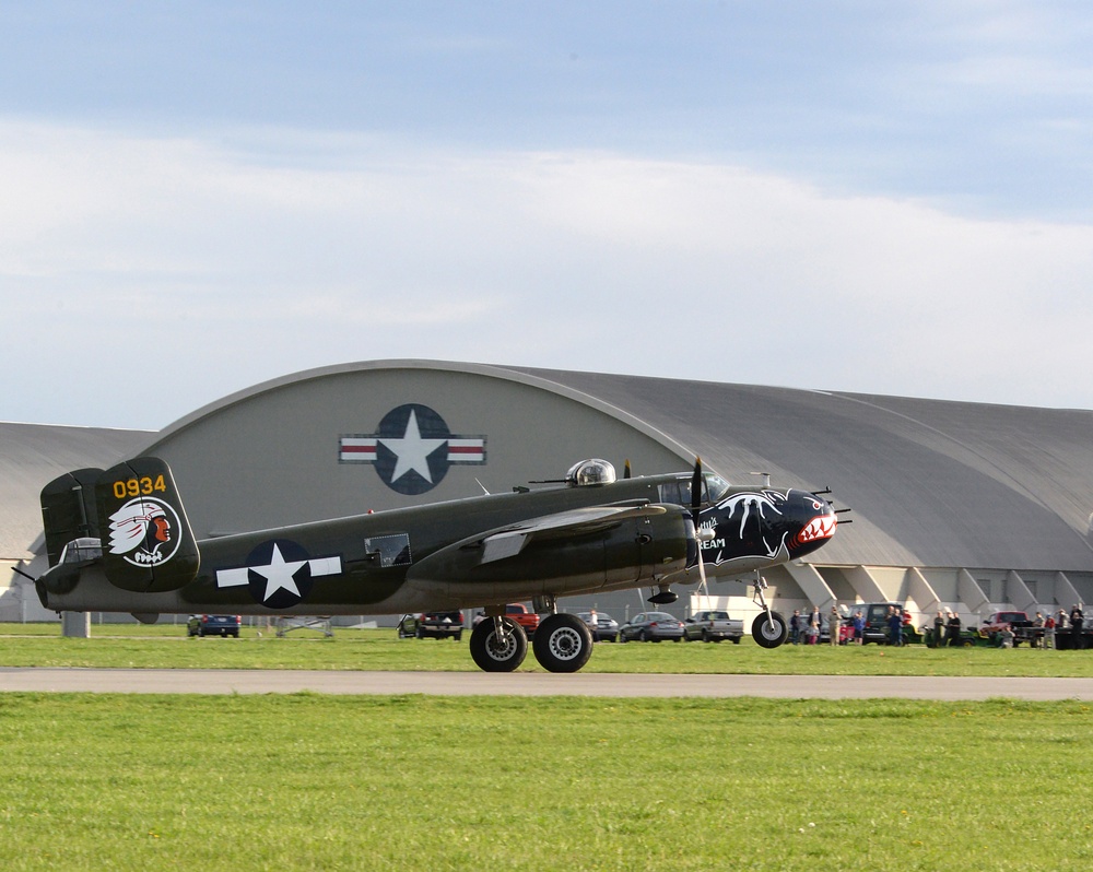 B-25s return to Wright-Patt AFB