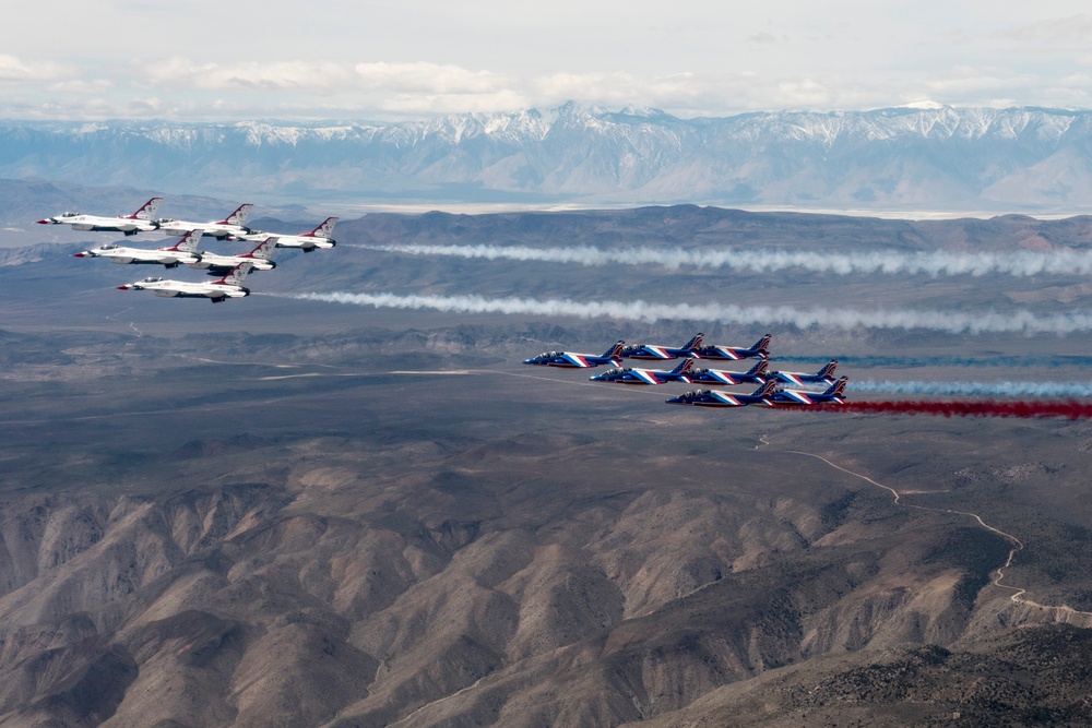 Thunderbirds fly with Patrouille de France
