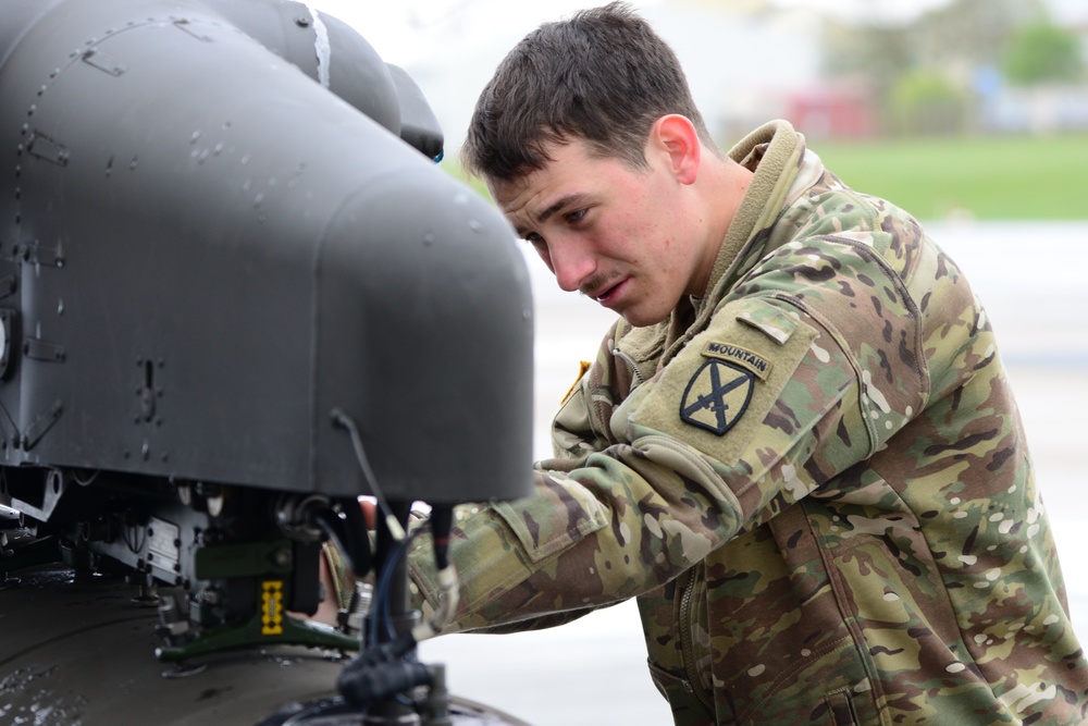 UH-60 Black Hawk Helicopter Maintenance