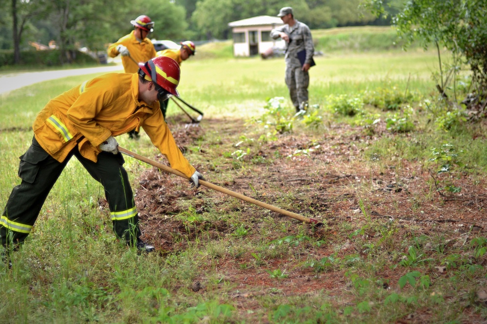 Firefighters conduct wildfire training