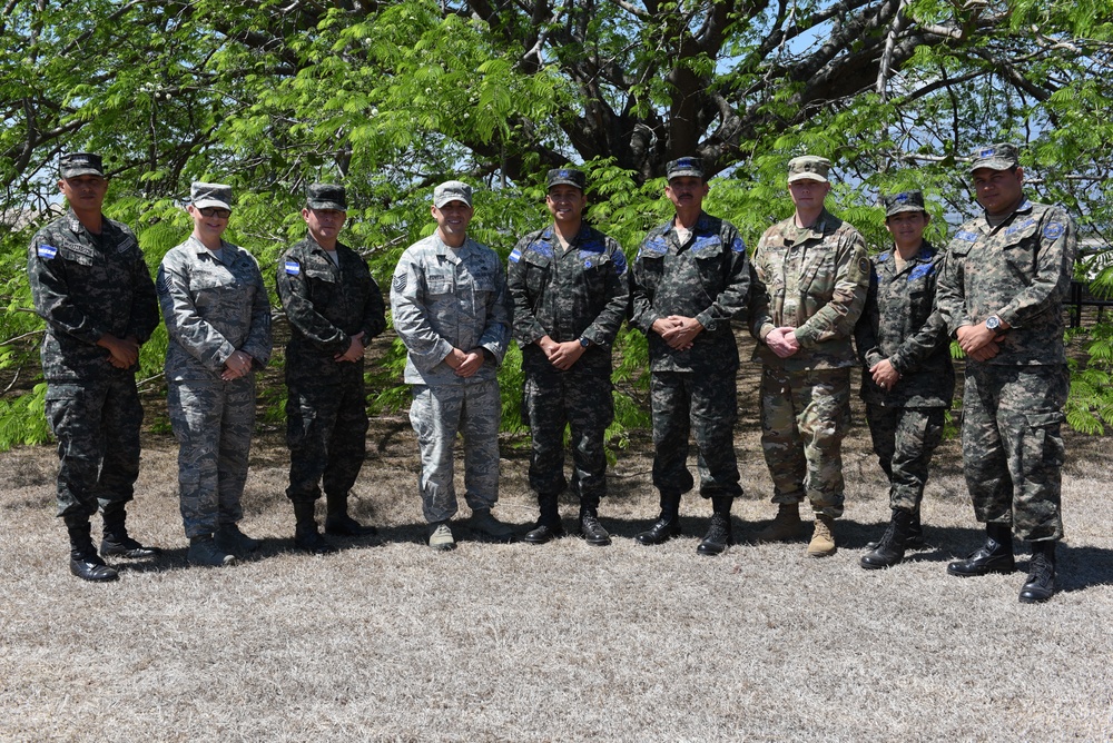 Honduran, US Senior Enlisted Advisors develop program of instruction