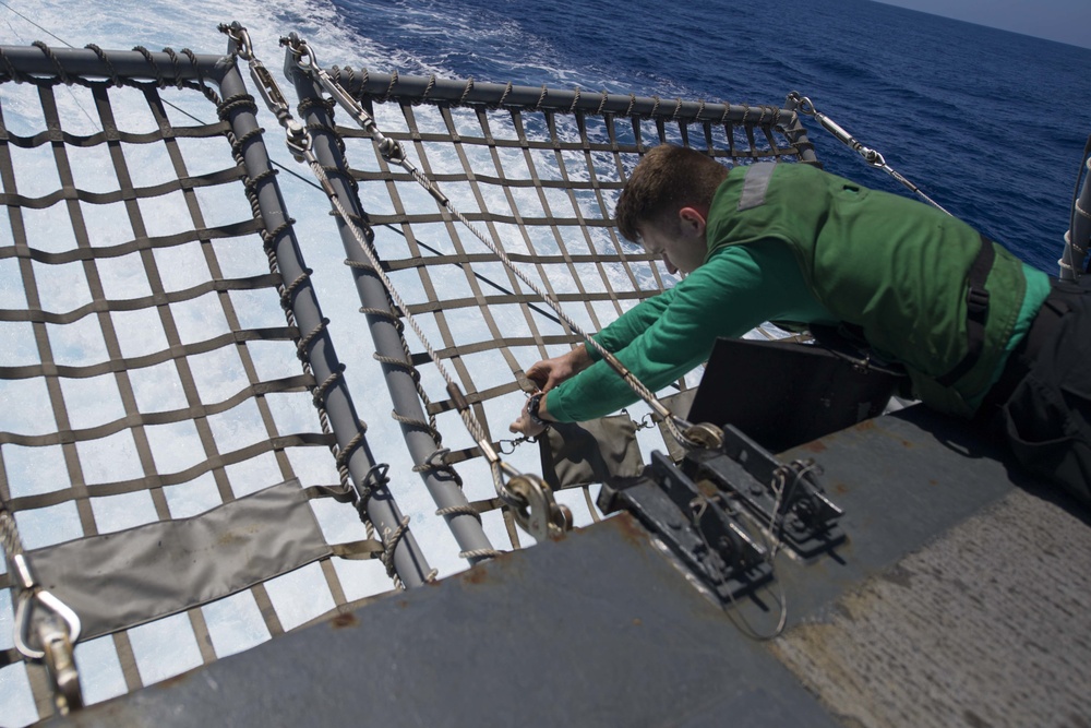 USS Shoup (DDG 86) Conducts Flight Operations During COMPTUEX