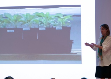Scientist, Best-selling Author Visits Pearl Harbor for Science and Leadership Seminar