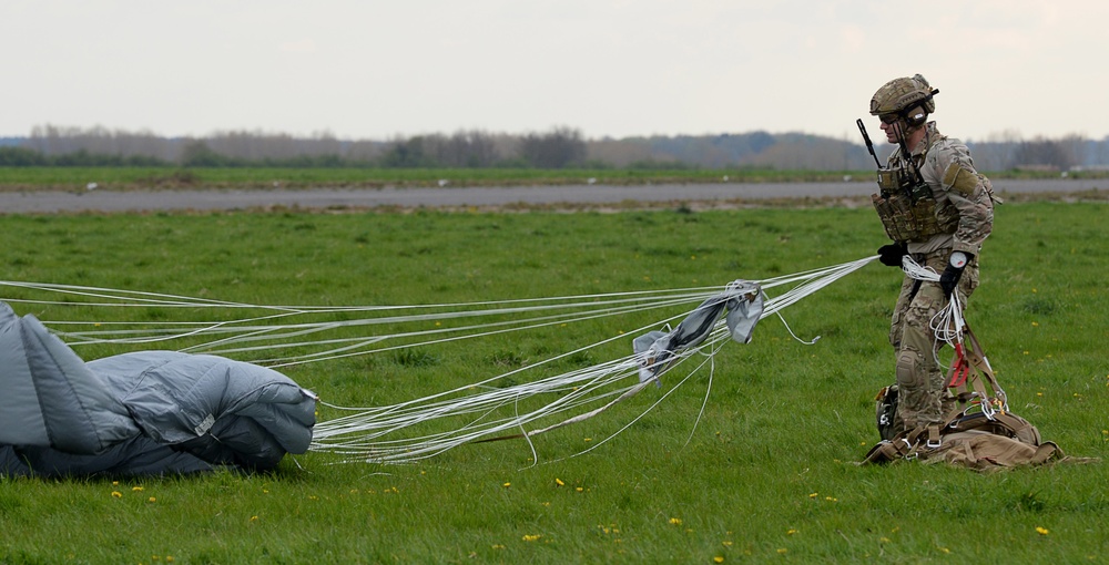 321st Air Commandos qualify on new parachute system