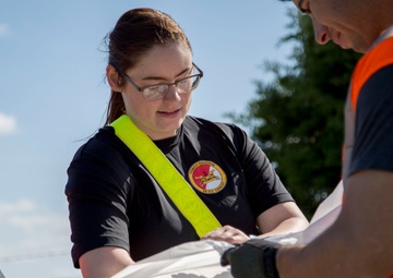 3rd Cav Regt Soldiers clean up community