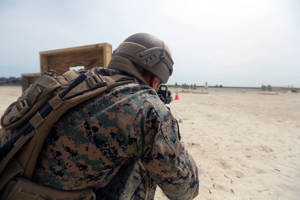 Recon Marines refine marksmanship skills