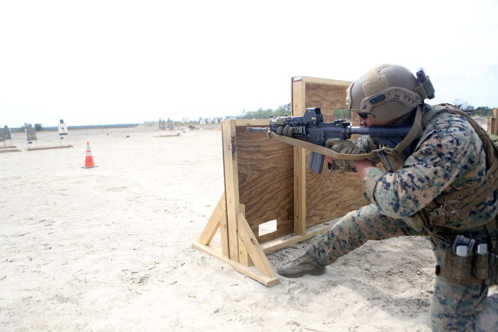 •	Recon Marines refine marksmanship skills