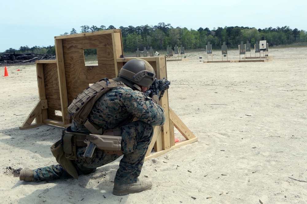 Recon Marines refine marksmanship skills