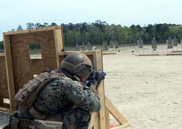 Recon Marines refine marksmanship skills