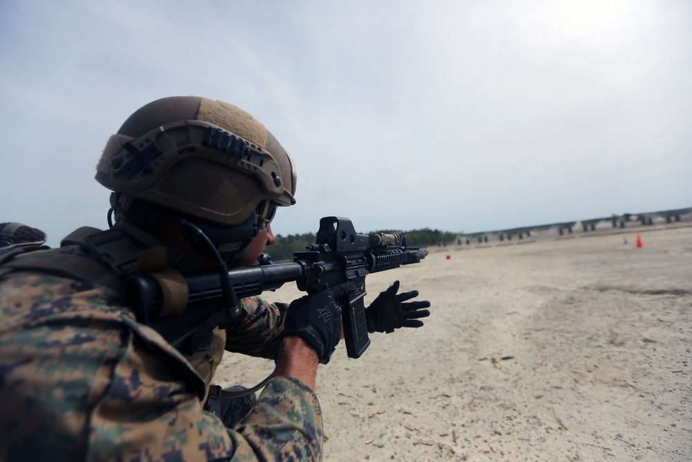 Recon Marines refine marksmanship skills