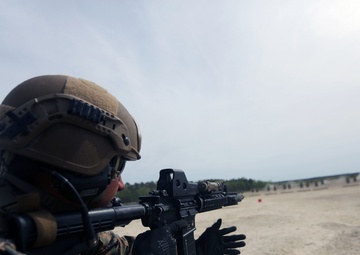 Recon Marines refine marksmanship skills