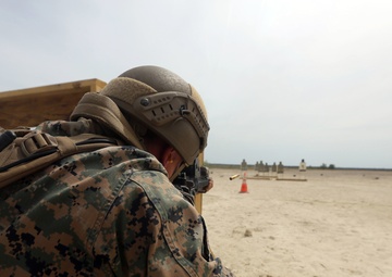 Recon Marines refine marksmanship skills