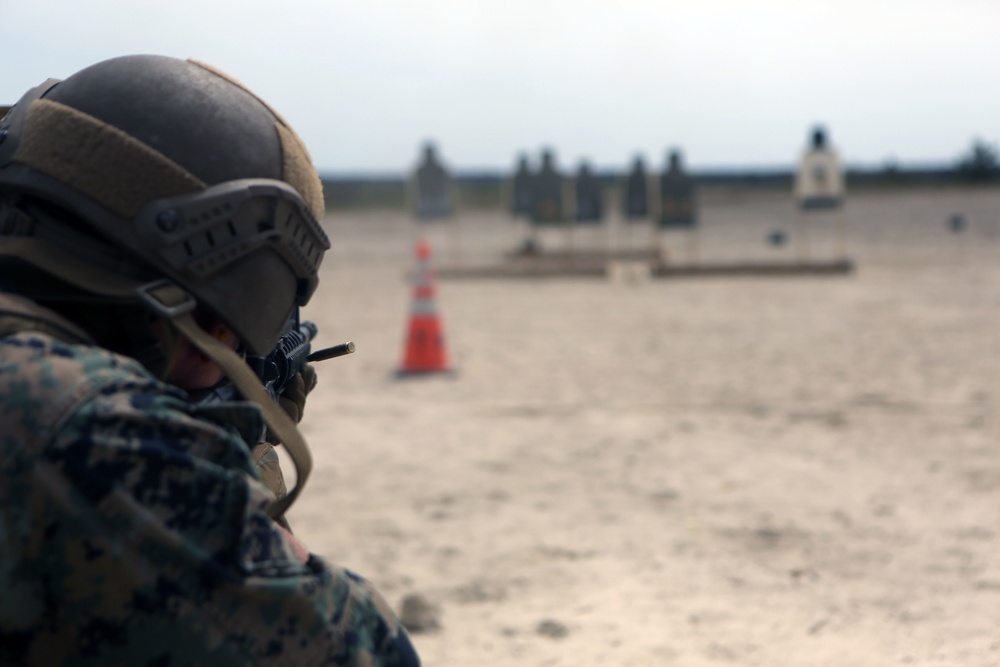 Recon Marines refine marksmanship skills