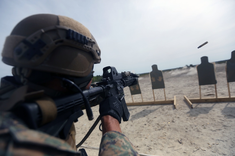 Recon Marines refine marksmanship skills