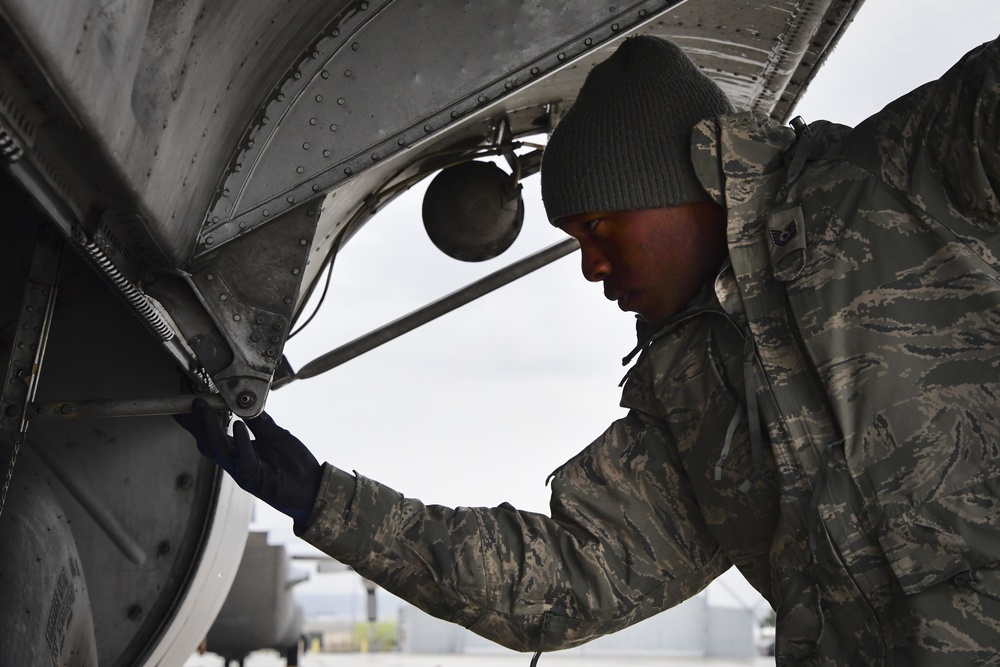 Maintenance squadrons keep planes flying during annual MAFFS training.
