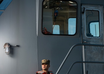 U.S. Army Reserve watercraft Soldiers participate in photo shoot to promote their job