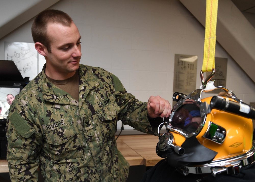 NJROTC Visits Navy Dive Locker