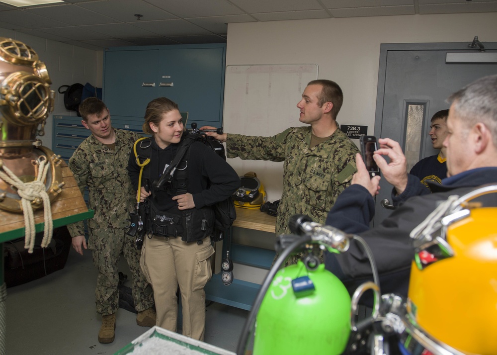 NJROTC Visit Navy Dive Locker