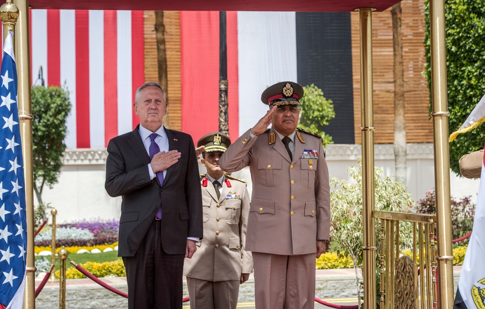 SD meets with Egypt's minister of defense