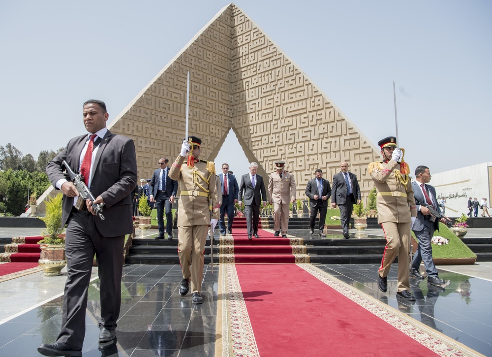 SD visits Egypt's Unknown Soldier Tomb