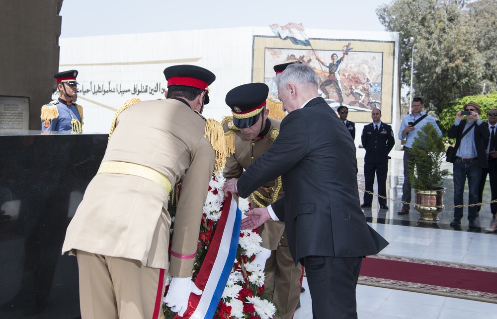 SD visits Egypt's Unknown Soldier Tomb
