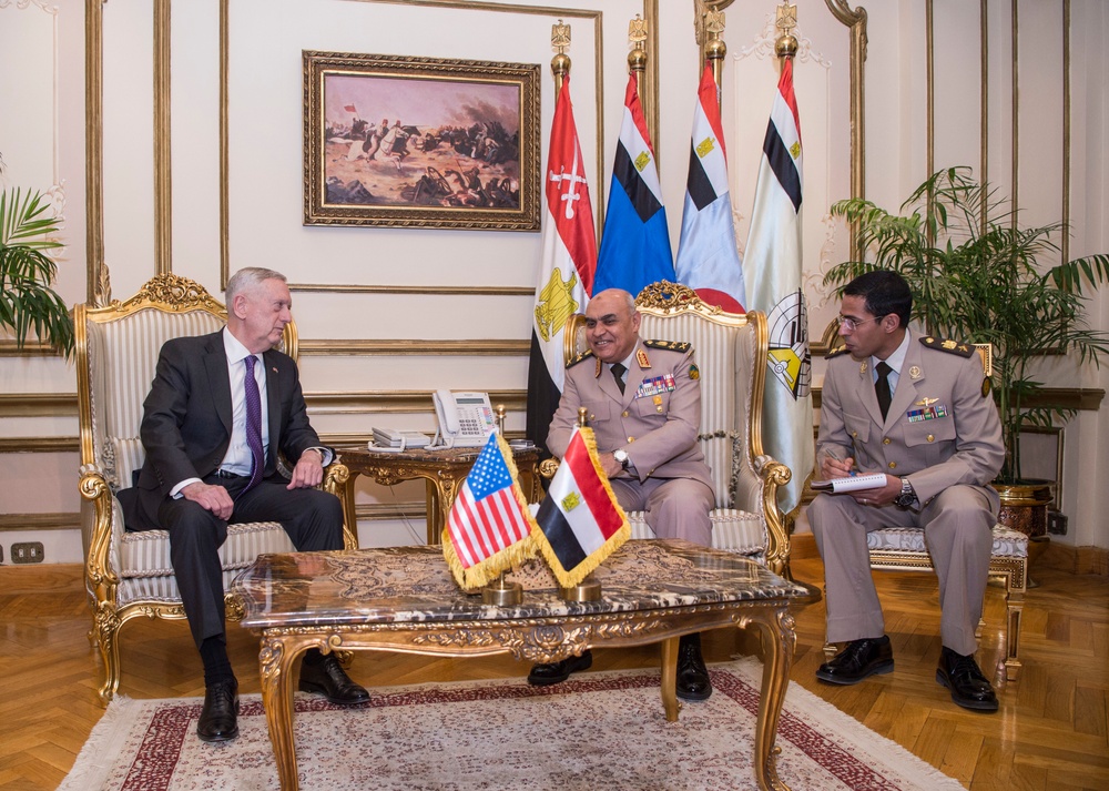 SD meets with Egypt's minister of defense