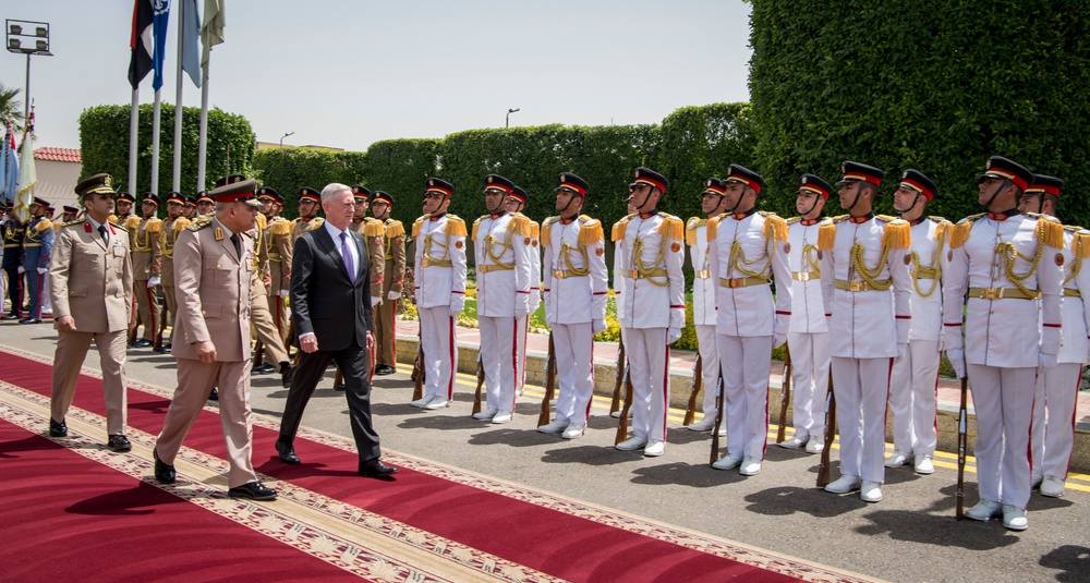 SD meets with Egypt's minister of defense