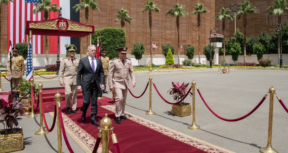 SD meets with Egypt's minister of defense