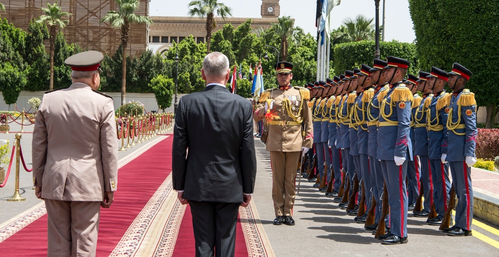 SD meets with Egypt's minister of defense